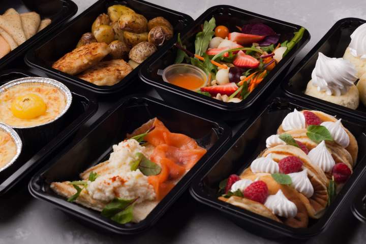 Quelles sont les meilleures pratiques pour conserver la qualité des plats pendant le transport ? Nîmes