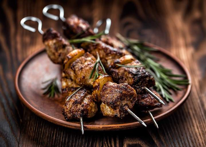 Brochettes de viandes halal grillées Nîmes
